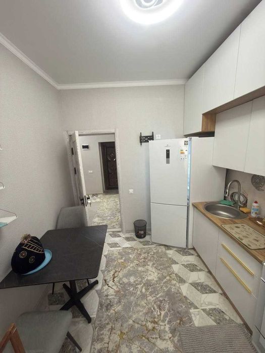 2 хоналик квартира 3 кават кирпичный дом, 6 микр, янги узбекистон