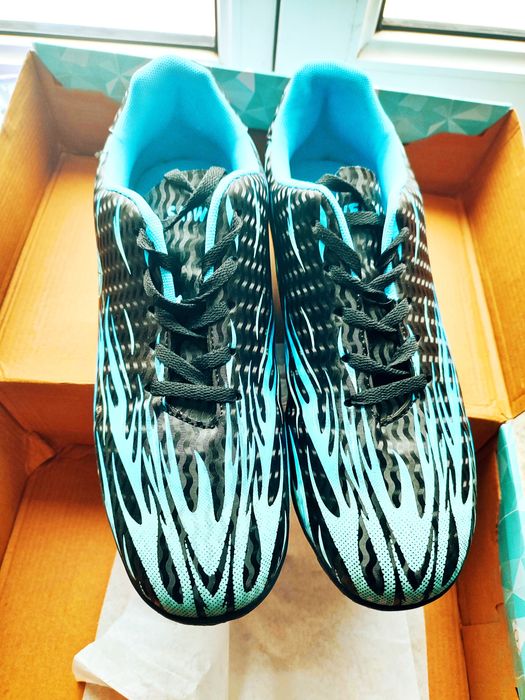 Продам новые бутсы