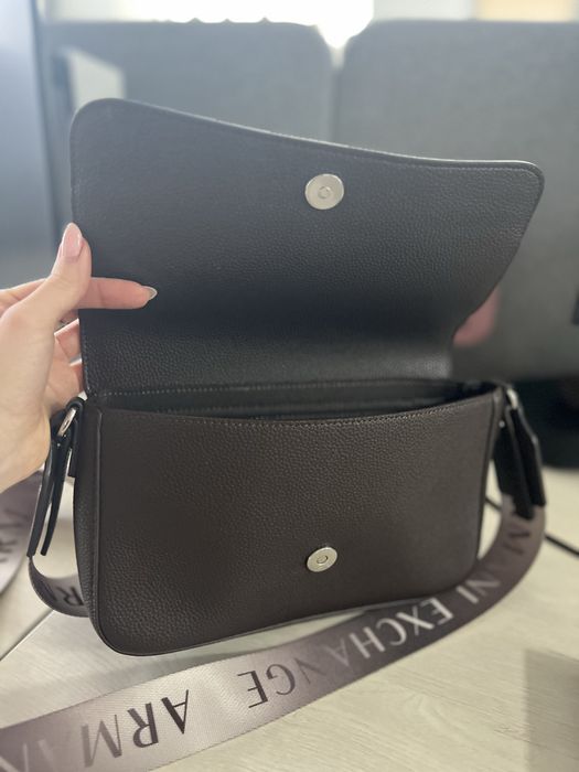 Armani Exchange чанта