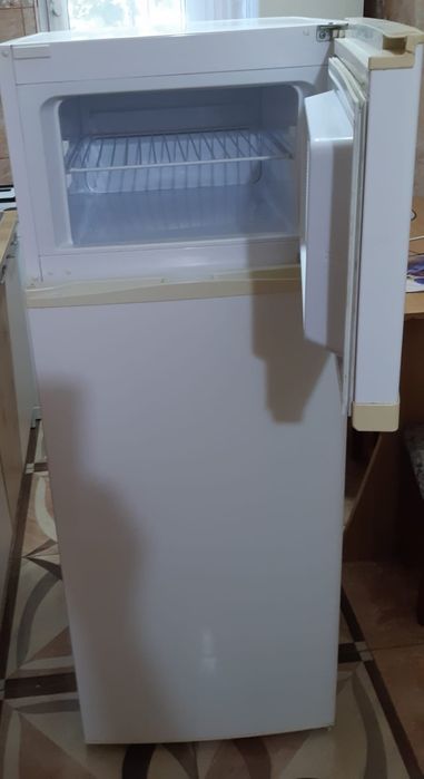 Vând Frigider Whirpool