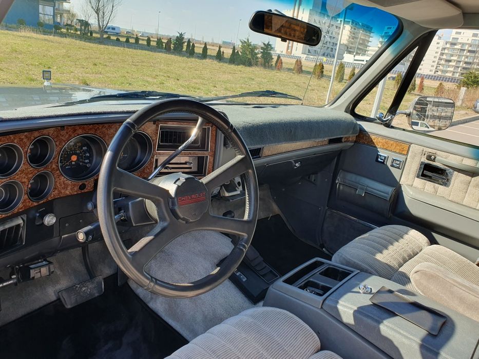 Chevrolet Suburban V2500, motor Corvette  V8 5,7L