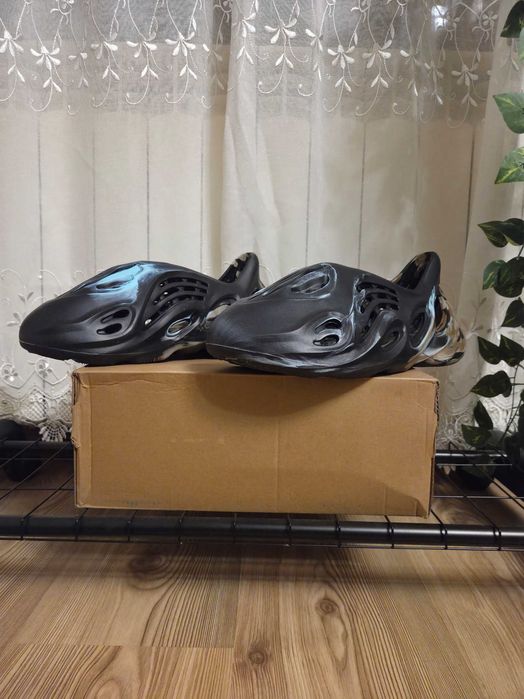 Yeezy Foam Runners marimea 48