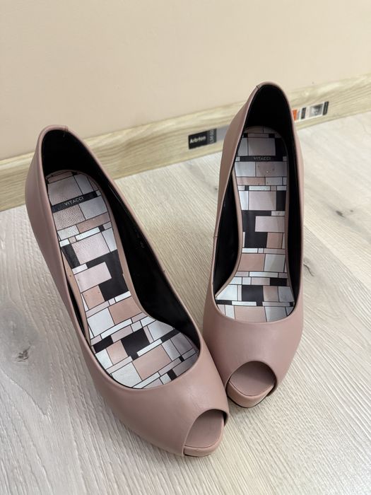 Продаю женские туфли