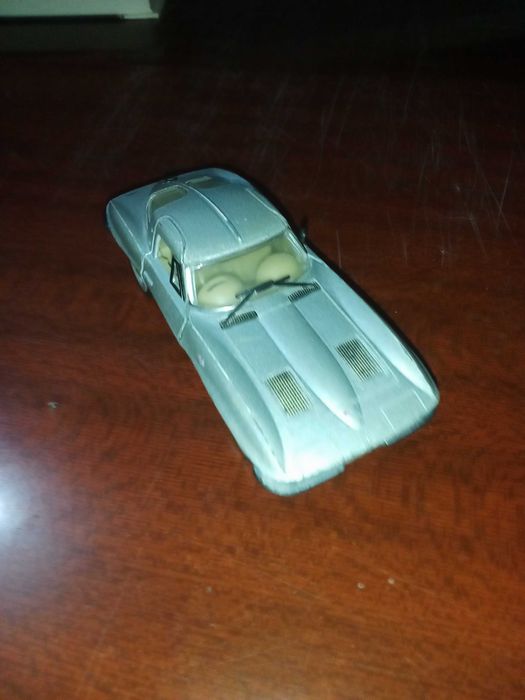 Corvette C2 stingray modelkasi singan joylari bor restovratsiyaga