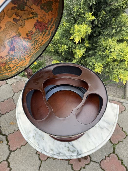 Mini-bar elegant in forma de glob