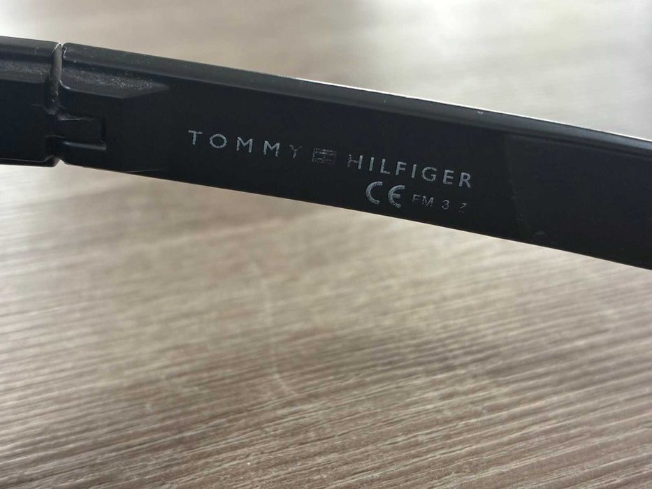 Слънчеви очила Tommy Hilfiger