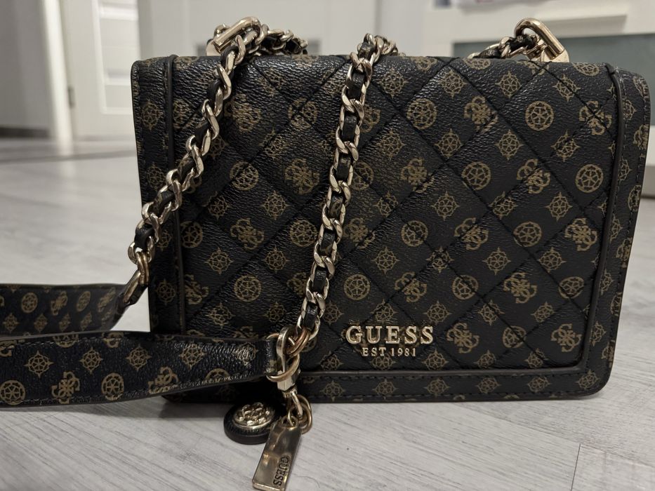 Geanta Guess marime medie