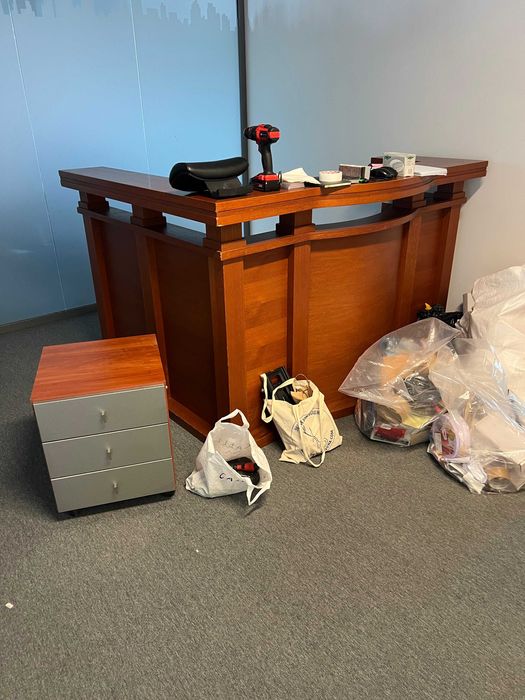 Даваме безплатно офисна мебел