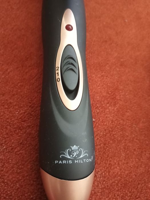 Продава преса за коса Paris Hilton