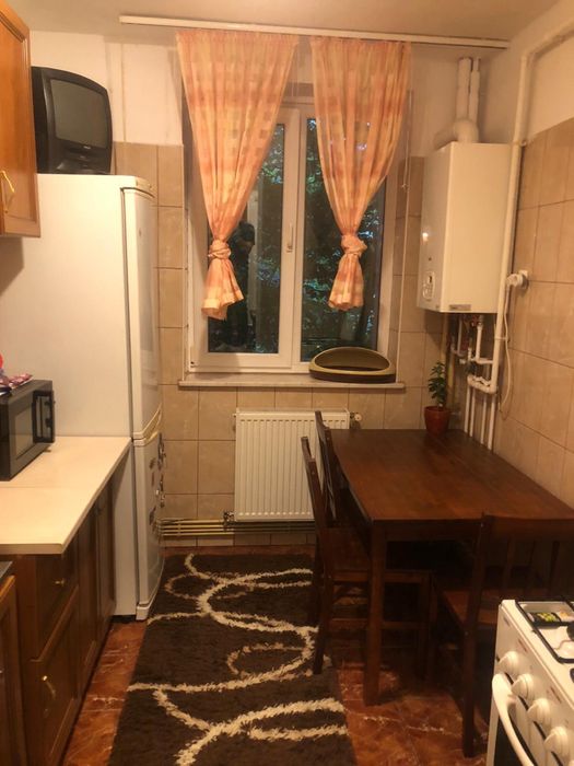 Inchiriez apartament 3 camere  Craiovei