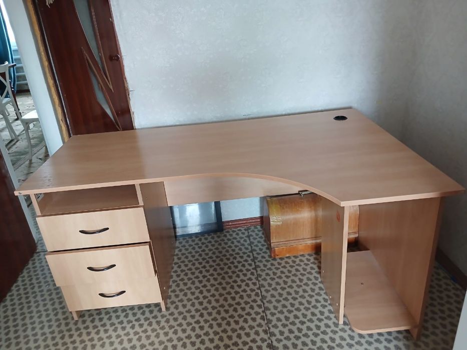 Компьютерный стол