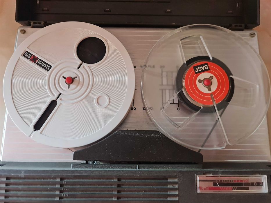 Magnetofon portabil Telefunken colectie