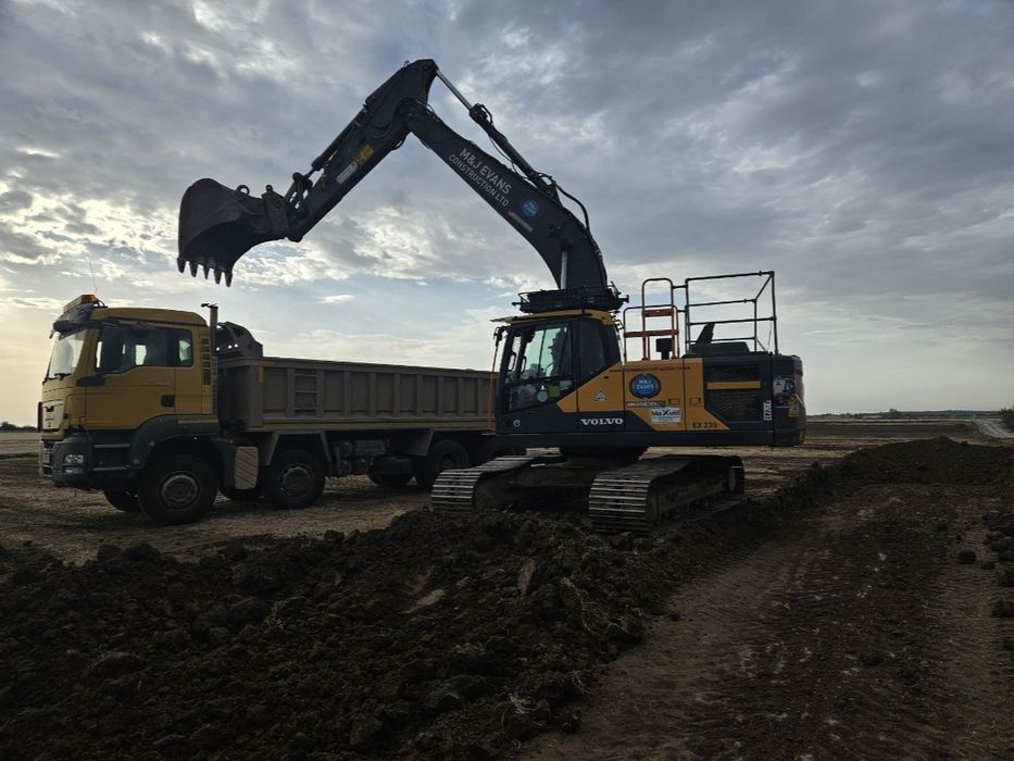 Închiriez miniexcavator, bobcat, buldoexcavator/ incarcator telescopic