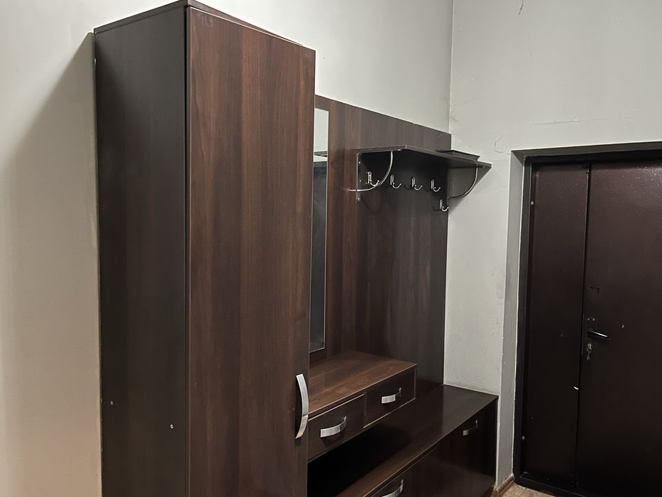 Отличный шкаф в прихожий