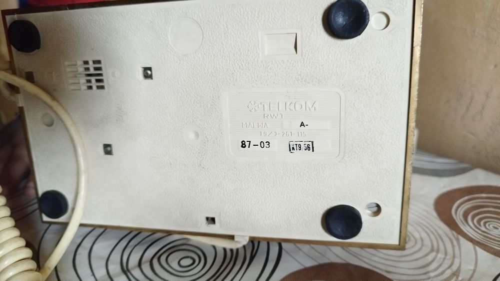 Ретро телефон ТЕЛКОМ, цвят - слонова кост.