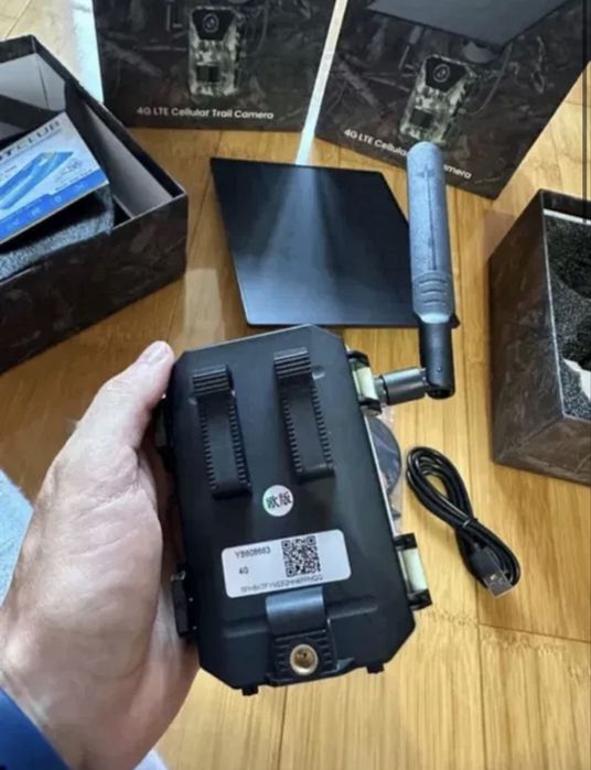 Camera video 4g vanatoare cu SIM transmitere distanta si panou solar