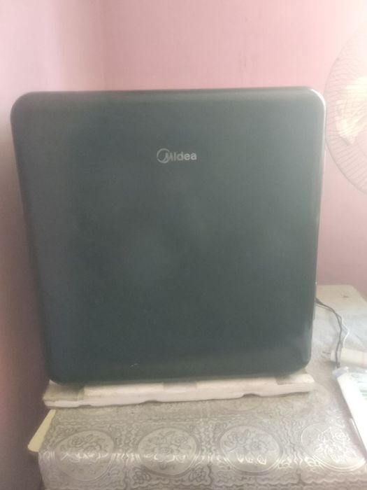 Прадаётся мини холодильник