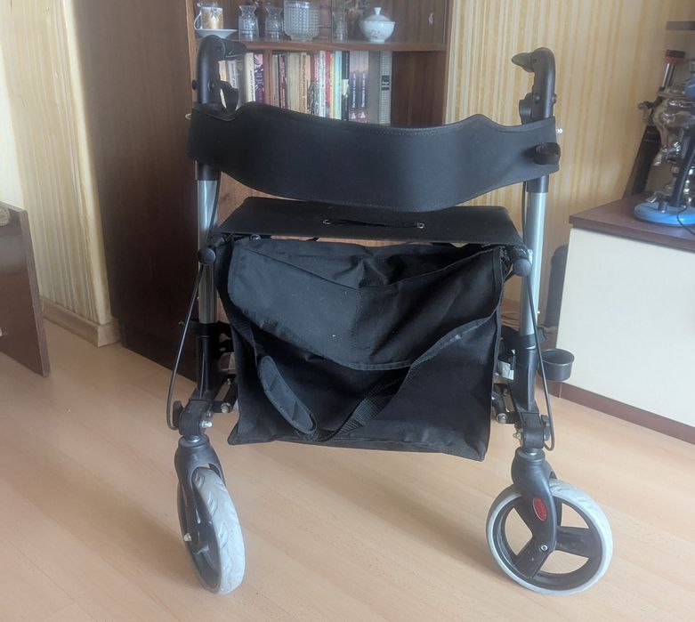 Количка за трудно подвижни хора