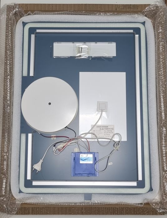 Oglinda baie cu lupa