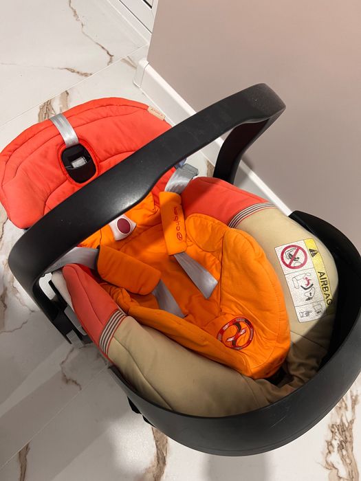 Cybex Aton 4 - детско столче с адаптери