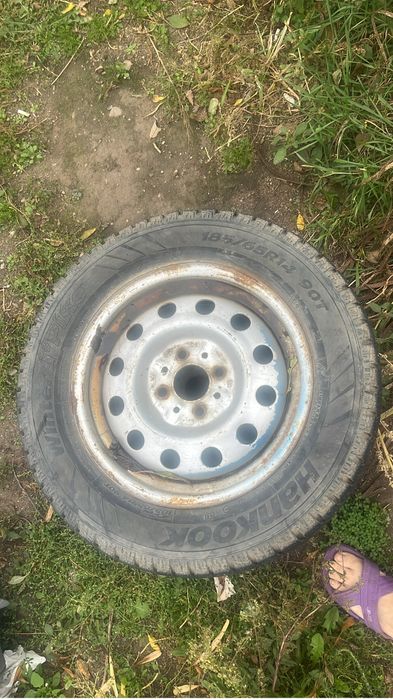 Продам колеса 3 с дисками и 1 без