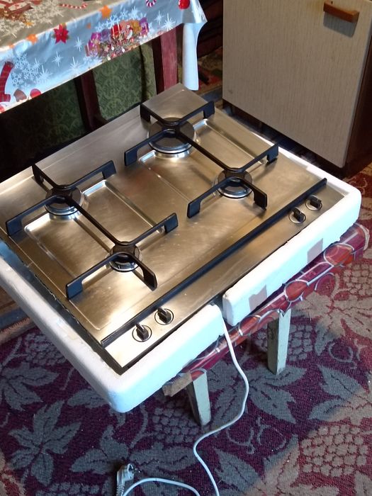 Vând plita inox  Electrolux și Zanussi