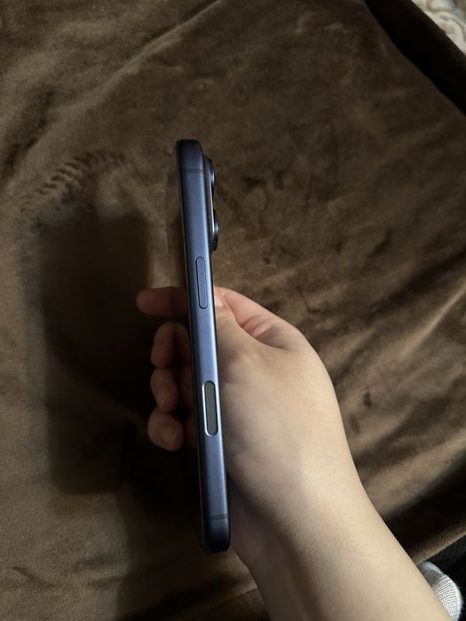 Iphone 17 pro синий