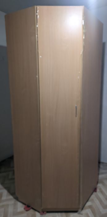 Продаю шкаф угловой