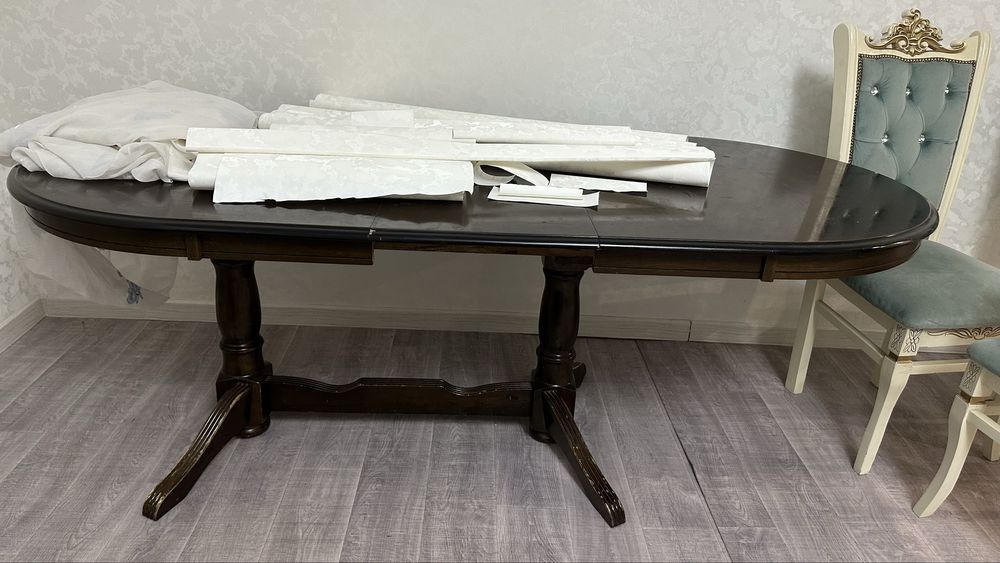 Стол для гостиной