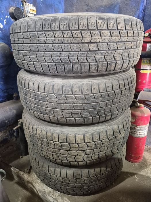 Продам резину 215/60/17
