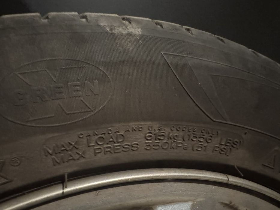 4 бр. Летни гуми Michelin 205/55 R16 с алуминиеви джанти Renault