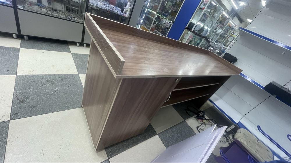 Продам стол для кассы