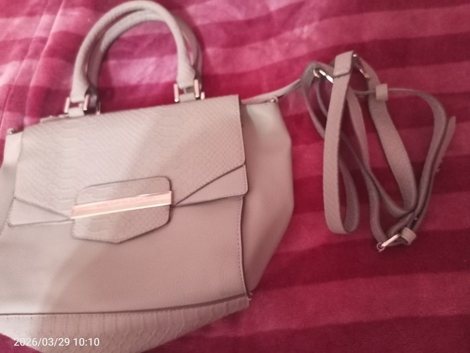 женская сумка бренда Jones New York Signature.