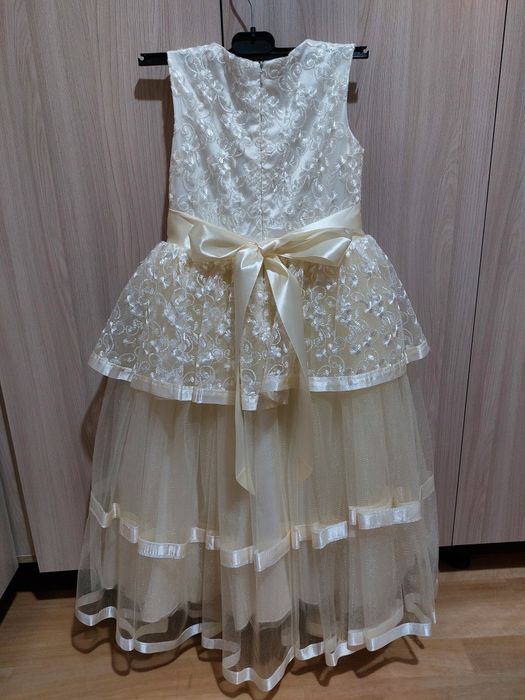 Праздничное платье для девочки. .