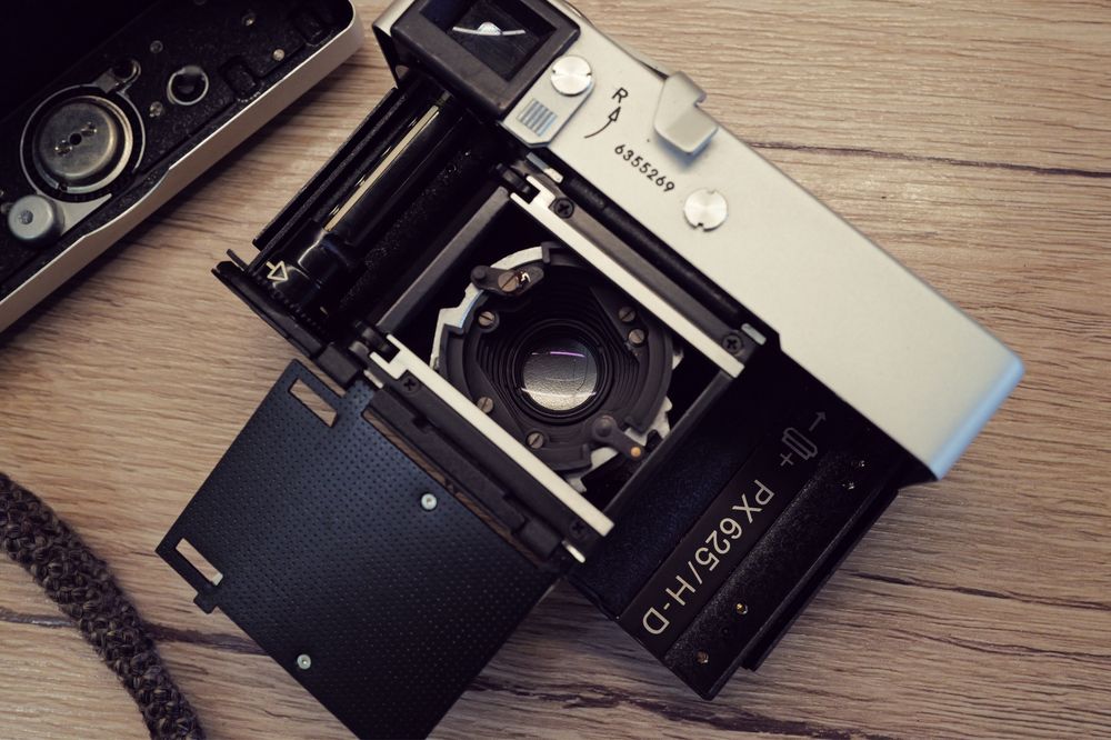 Aparat foto Rollei 35 T pe film obiectiv Zeiss Tessar point and shot