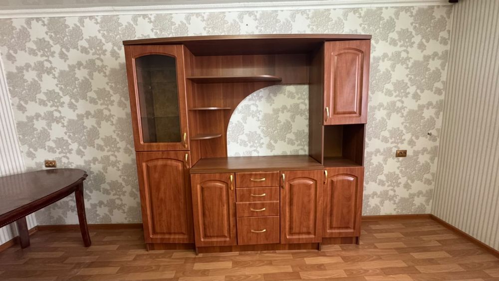 Продам стенку в хорогем состояние