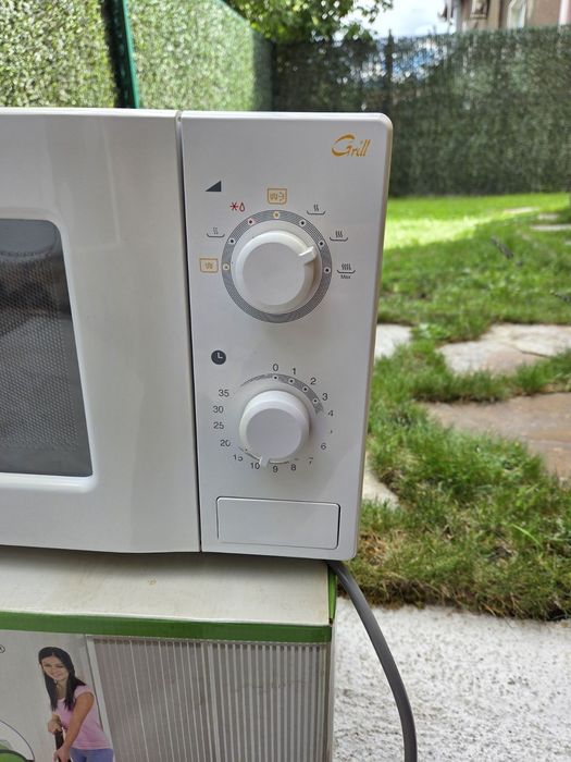Продавам микровълнова Деу KQG-6L77 + грил