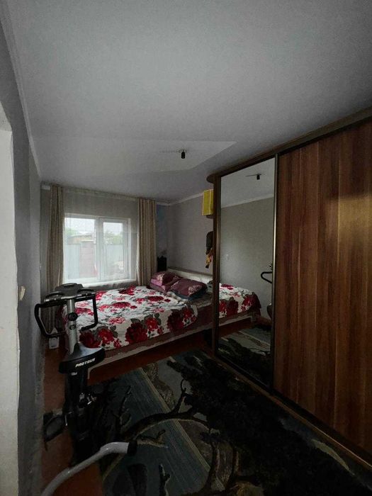 Продам дом в центре посёлка.