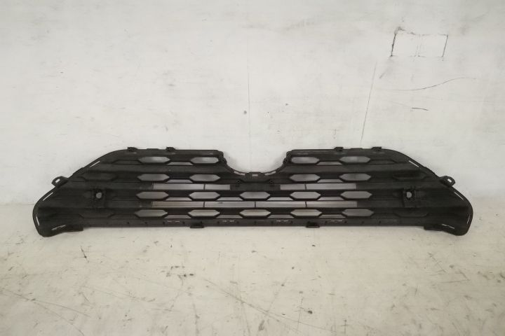 Оригинална централна решетка в добро състояние Тойота РАВ4 / Toyota RA