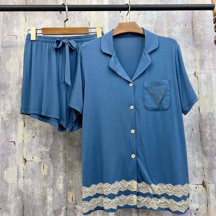 Двойка с шортами