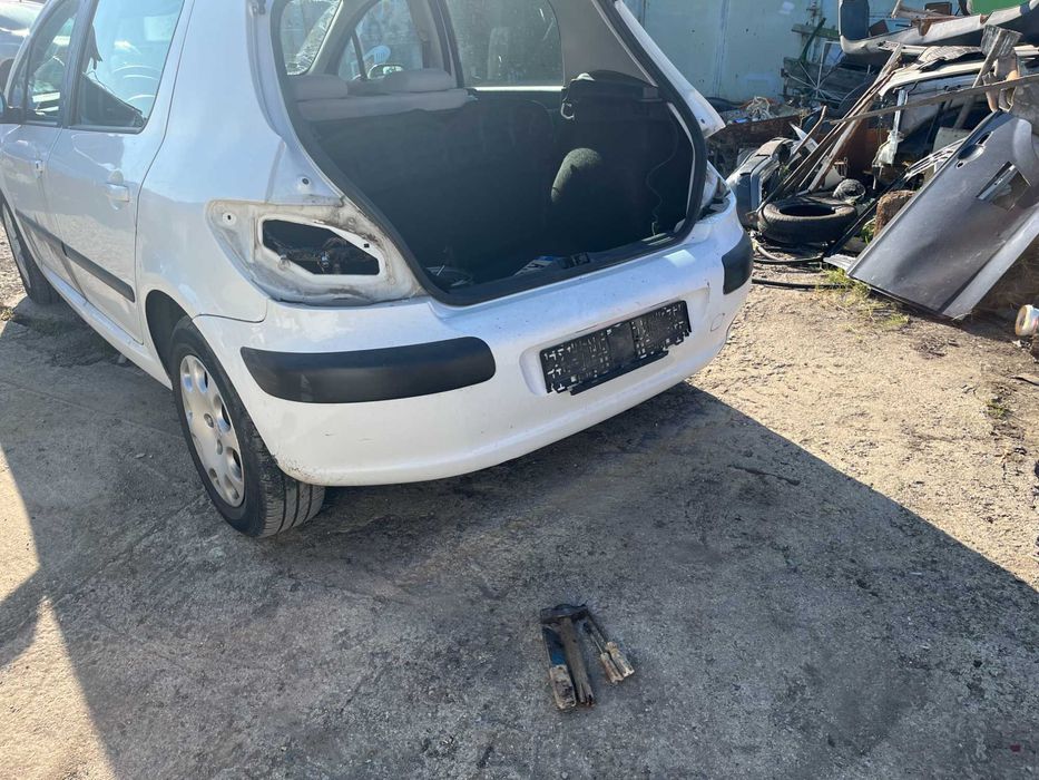 Задна броня за Пежо 307 бяла