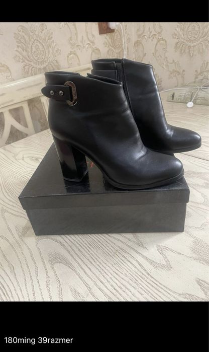 Obuv original (39 40)razmerda