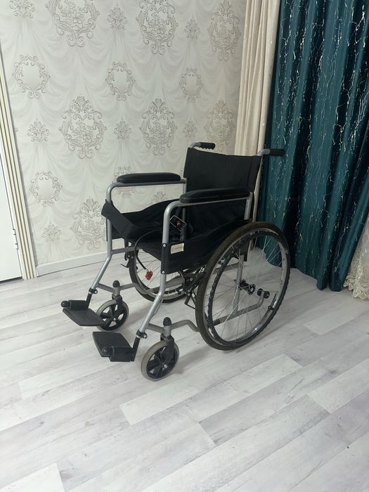Продаю инвалидную коляску