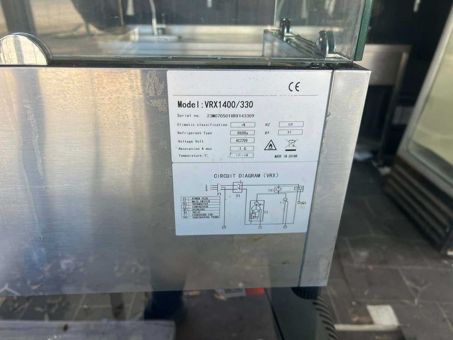 Хладилна витрина салатна