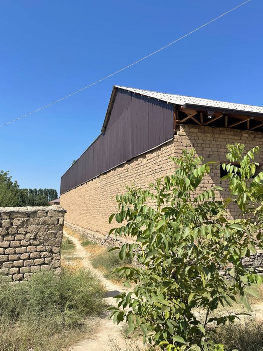 Yoyilmada yangi hovli 9 sotixli 8 honali uy