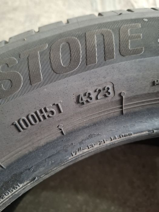 2 Летни гуми Бриджстоун 215/55/17 ДОТ23 6.5мм