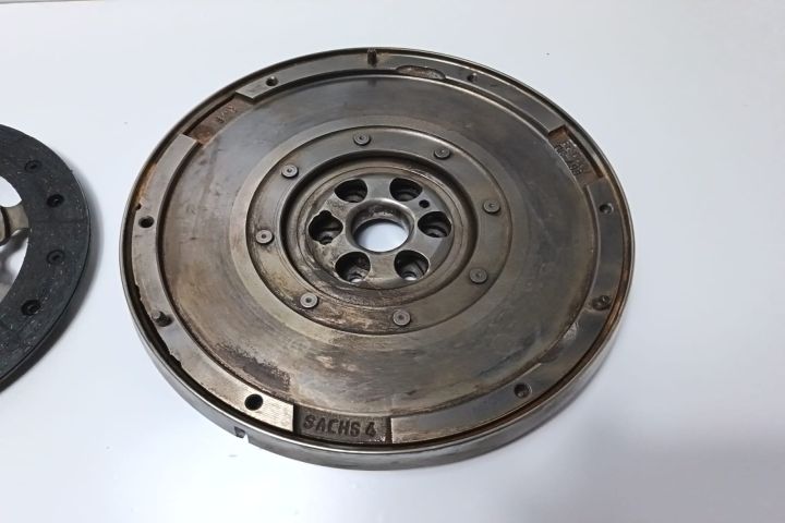 Kit Ambreiaj cu volanta masa dubla Ford Focus a 2-a generatie