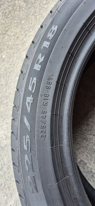 4 anvelope vara Pirelli,fata 225/45/18,spate 255/40/18.Pret/bucata