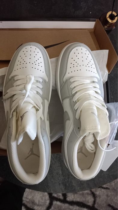 Продам новые кроссовки Nike