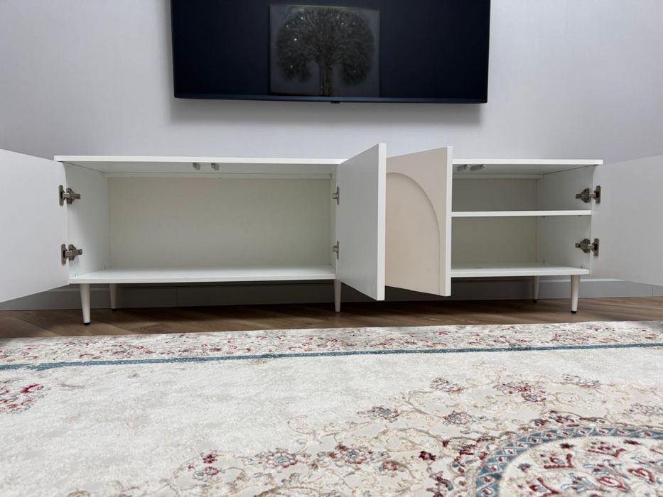 Тумба белая на ножках